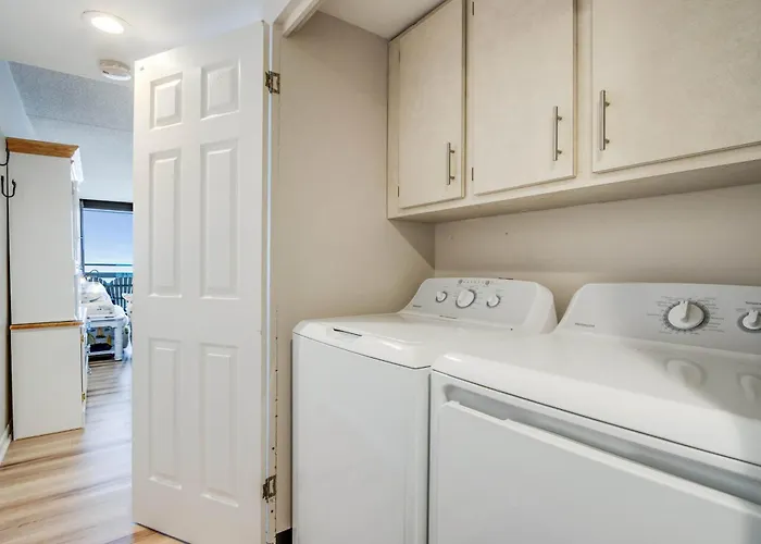 Golden Sands 1412 Oceanfront Pools Games Holiday home Ocean City