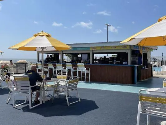 Golden Sands 1412 Oceanfront Pools Games Holiday home *