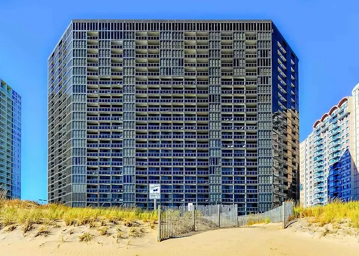 Holiday home Golden Sands 1412 Oceanfront Pools Games