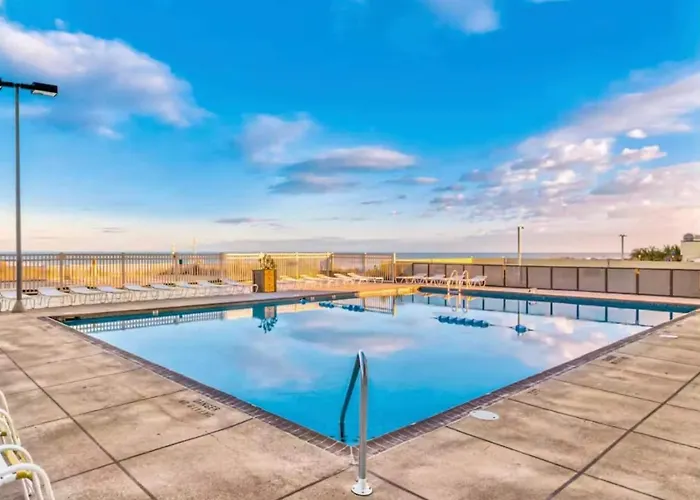 Golden Sands 1412 Oceanfront Pools Games Holiday home *